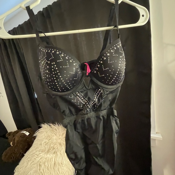 Tons of clothes! Closet clean out :) everything im selling for cheap! - Picture 7 of 15